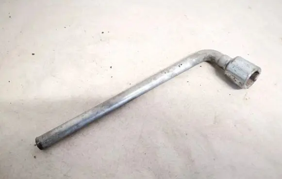 Chevrolet Matiz Wheel nut wrench 