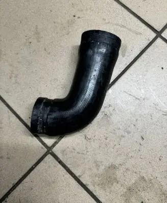 BMW 5 E39 Intercooler hose/pipe 2249524