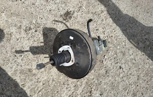Renault Trafic II (X83) Brake booster 8200837097