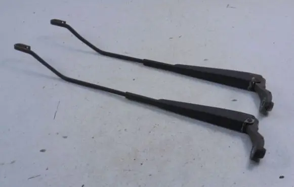 Renault Megane II Front wiper blade arm