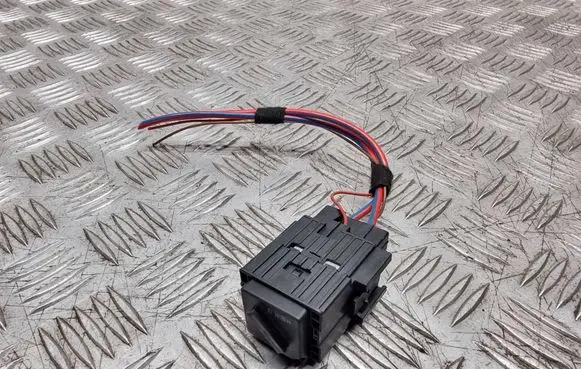 BMW 1 E81 E87 Other relay 6939890