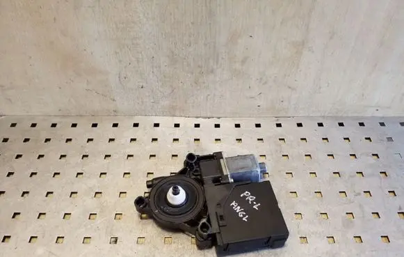 Volkswagen PASSAT B7 Front door window regulator motor 3C0959792C 0130822451 918434110