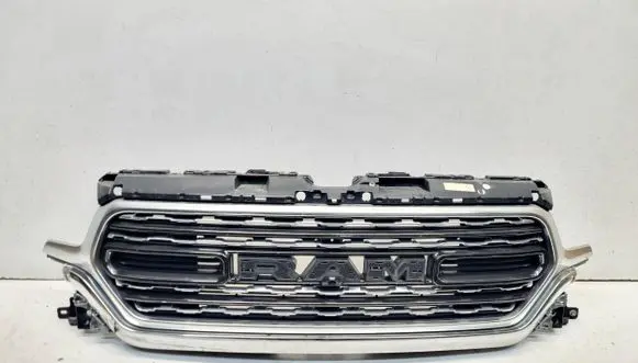 Ram 1500 Front bumper upper radiator grill