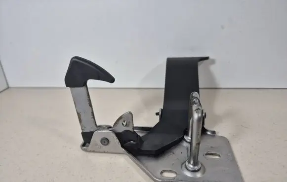 Volkswagen Transporter - Caravelle T5 Engine bonnet/hood lock/latch loop/hook 7E0823480