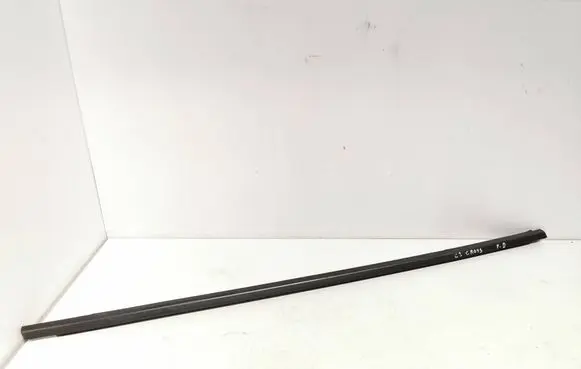 Citroen C3 Aircross Front door glass trim molding 39126275