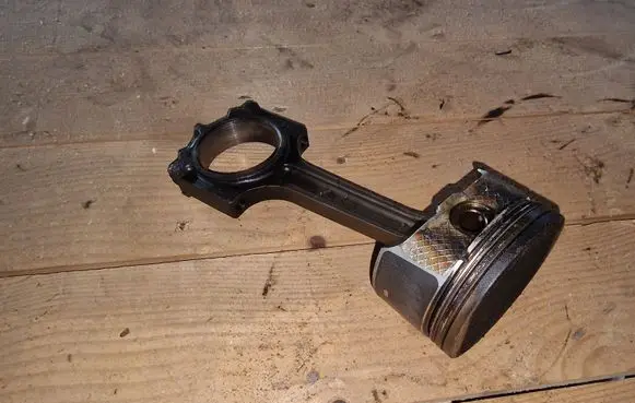 Mazda 3 I Piston with connecting rod
