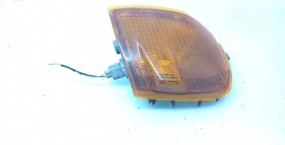 Toyota Starlet (P90) V Front indicator light E135032