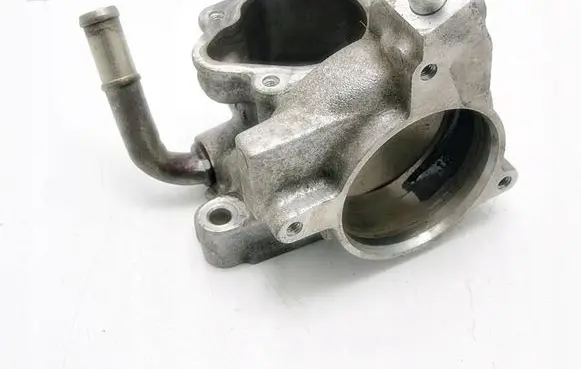 Ford Focus Thermostat housing EJ7E-8B516-DA