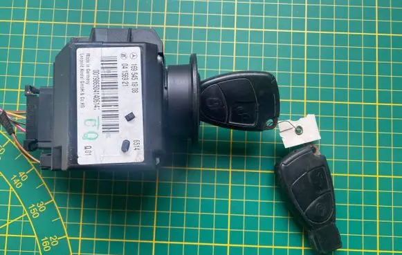 Mercedes-Benz A W169 Ignition lock 1695451908 0019865041406141 04156921