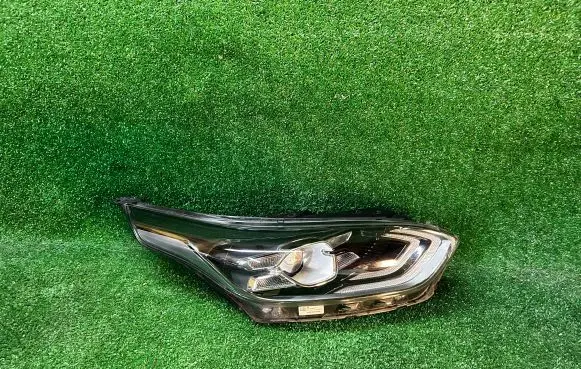KIA Ceed Headlight/headlamp 92102-j7100