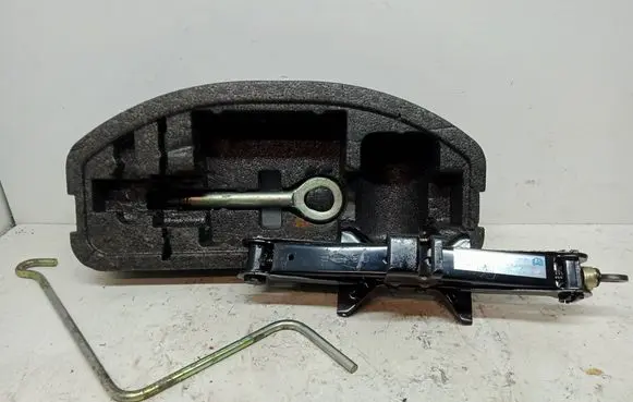 Chevrolet Trax Tool set 329755060