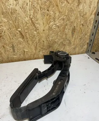 Mercedes-Benz E W211 Accelerator throttle pedal A2113000404 2113000404