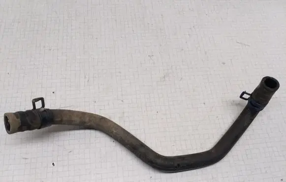 Volkswagen PASSAT B4 Engine coolant pipe/hose 3A0121109E