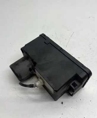 Volkswagen Golf III Central locking vacuum pump 1H0962257