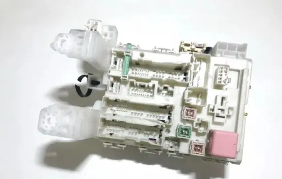 Toyota Avensis T270 Fuse box set 8273005150b 82730-05150-b