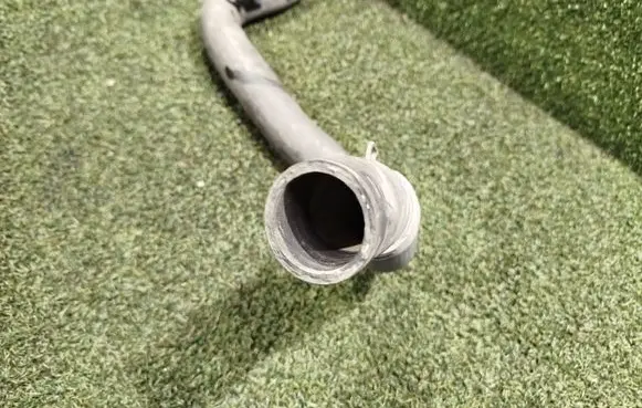 Engine coolant pipe/hose