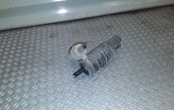 Mitsubishi Outlander Windscreen/windshield washer pump
