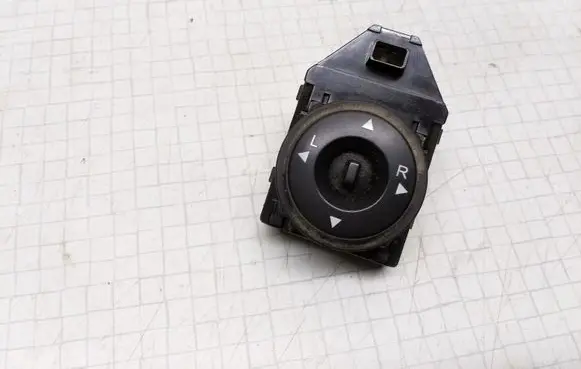 KIA Ceed Wing mirror switch 457480