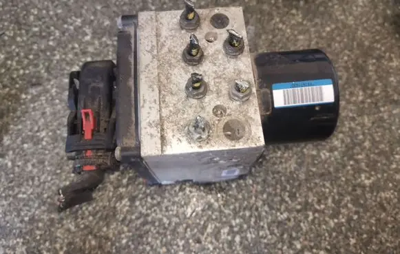 Volkswagen PASSAT B6 ABS Pump 3C0614109C