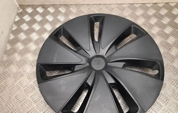 Tesla Model 3 R18 wheel hub/cap/trim 134423100B