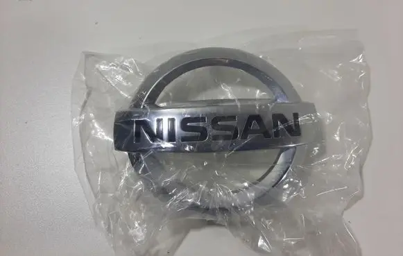 Manufacturer badge logo/emblem