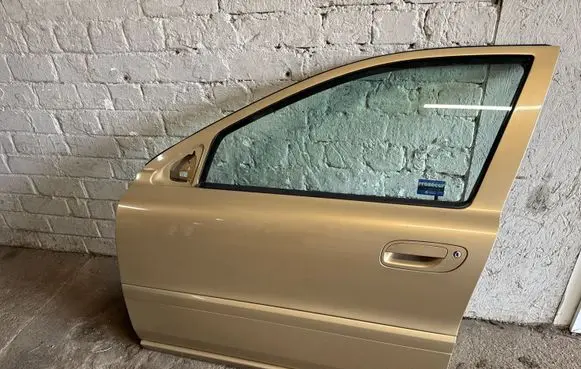 Volvo S60 Front door