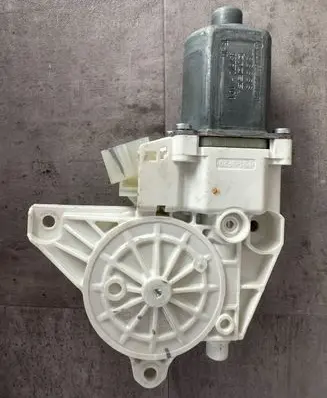 Mercedes-Benz GLE (W166 - C292) Front door window regulator motor A1669060301 937672101
