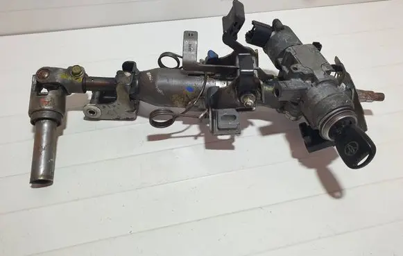 Toyota Avensis T250 Steering wheel axle N05015178