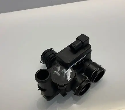 Mercedes-Benz E W211 Coolant heater control valve A2118320584 2118320584