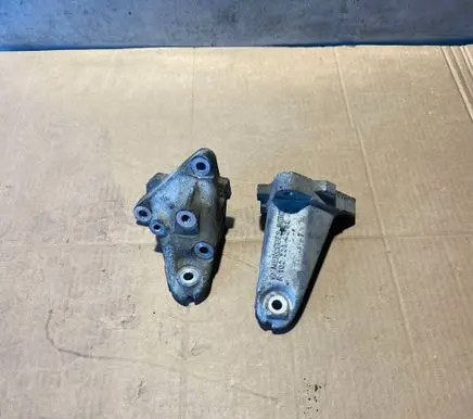 Mercedes-Benz E W124 Engine mounting bracket 1022234204 1022234104