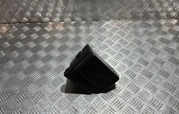Renault Captur II Fuse box cover PU19616