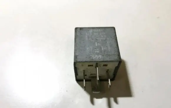 Volkswagen PASSAT B5 Other relay 3b0911251 61237009