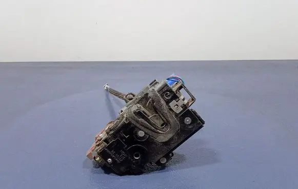 Skoda Roomster (5J) Rear door lock 5J7839015A