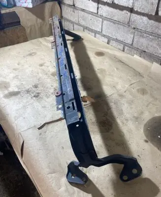 Volvo V50 Bottom radiator support slam panel 