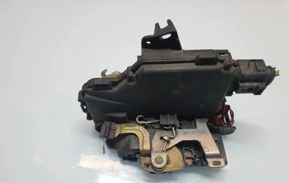 Seat Toledo I (1L) Front door lock
