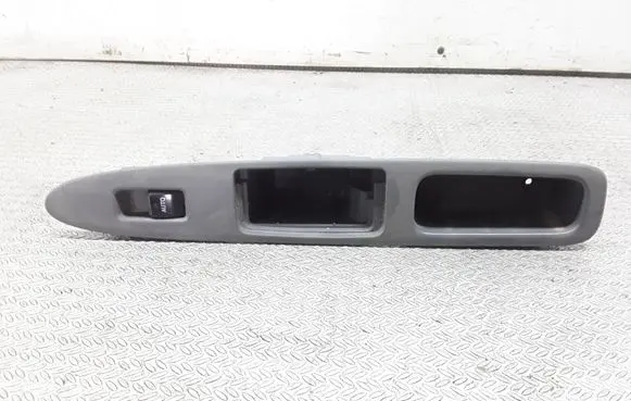 Toyota Avensis Verso Electric window control switch 8403044020