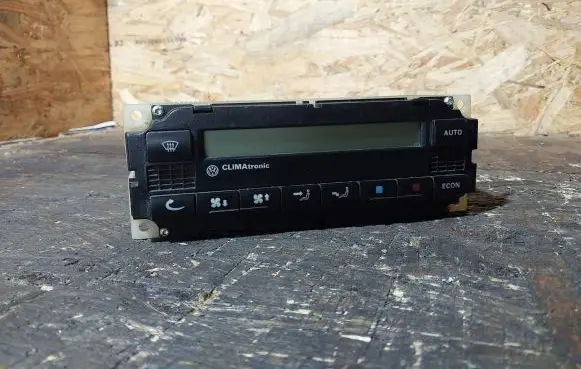 Volkswagen PASSAT B5 Climate control unit 1J1907044