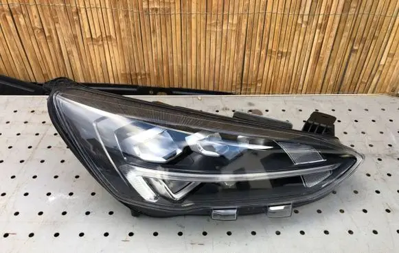 Ford Focus Headlight/headlamp JX7B13E014CE