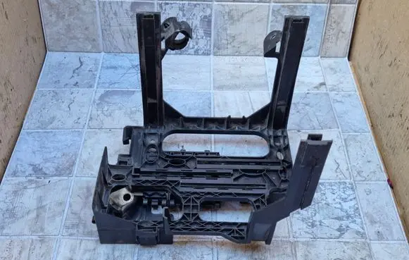 Battery tray