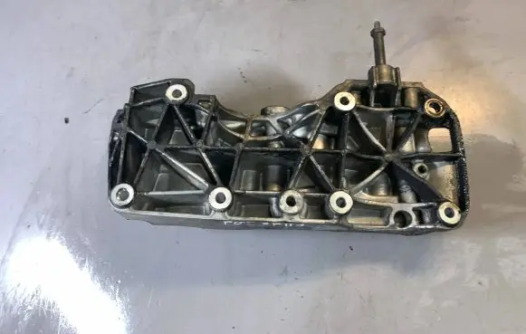 BMW 5 F10 F11 Generator/alternator bracket 11168506863 8506863