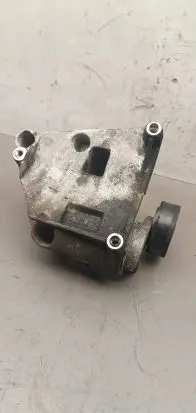 BMW X5 E53 A/C compressor mount bracket 7512556 241681