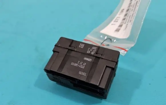 Toyota Avensis T250 Central body control module 85701-0W0100 IMPRK1377139
