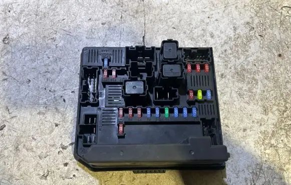 Nissan Qashqai+2 Fuse module 284B7BB00B 4837398482 519228456