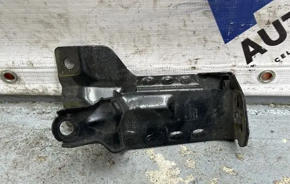 Volvo V60 Radiator mount bracket 31261931 BQ90C