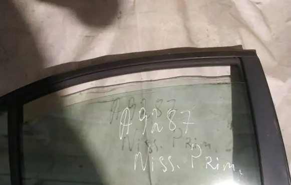 Nissan Primera Rear door window glass AS2