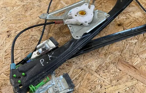 Audi A4 S4 B5 8D Front window lifting mechanism without motor