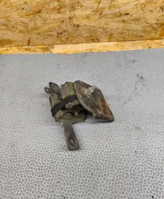 Opel Vivaro Muffler mount bracket/holder 93450036