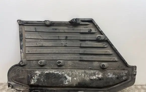 BMW 5 G30 G31 G38 Engine splash shield/under tray 7340172
