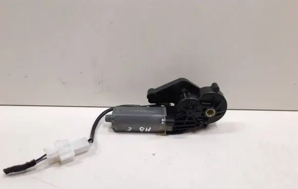 Mercedes-Benz E W211 Seat adjustment motor 0390203207
