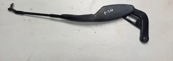 Mercedes-Benz E W211 Front wiper blade arm A2118200444